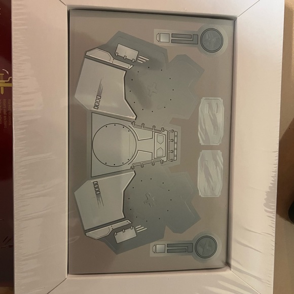 4/$40 Star Wars collectors tin + bonus activities - Picture 4 of 4